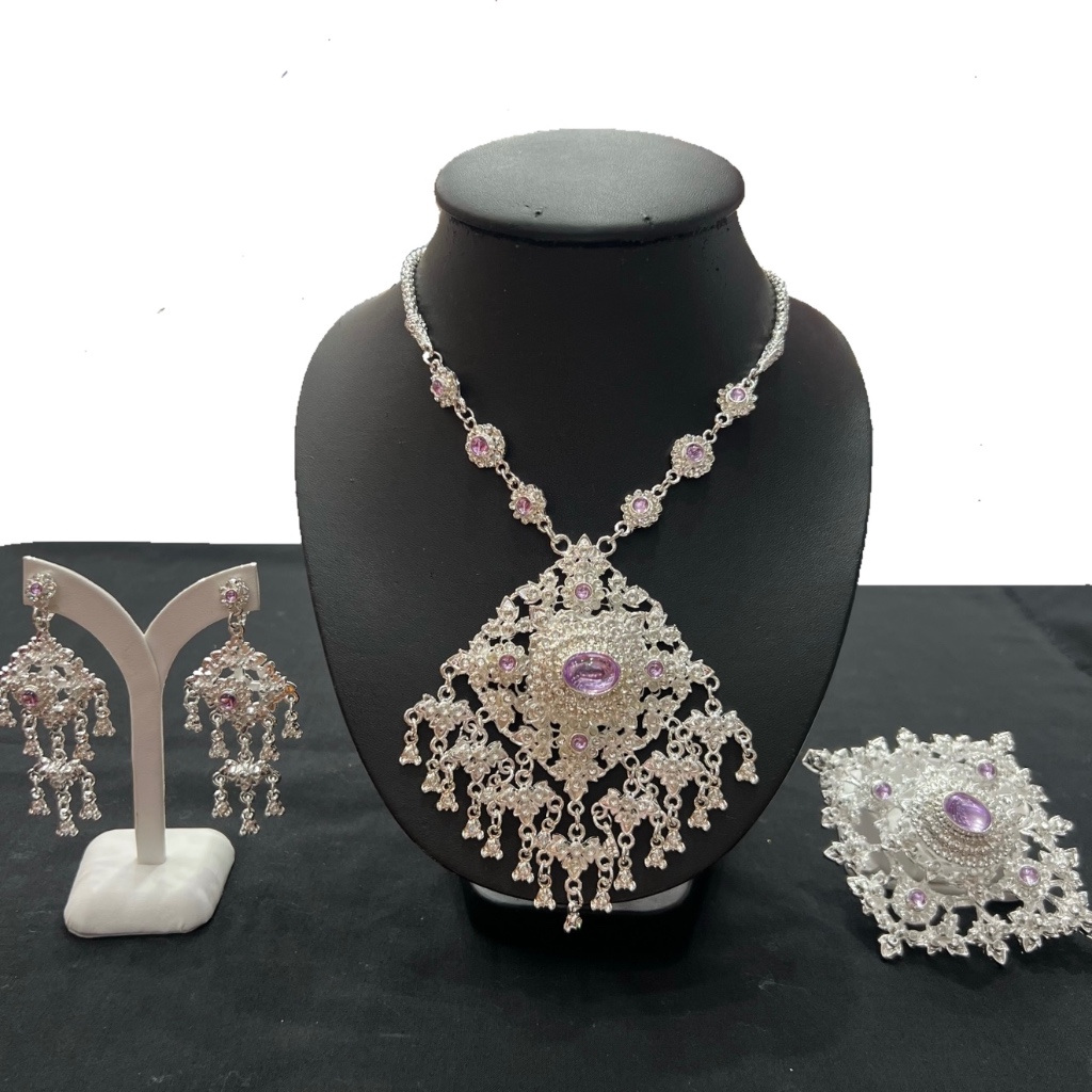 Accessories สร้อยคอเครื่องประดับชุดไทย สีทอง เงิน พลอยฟ้า ม่วง ต่างหูหนีบ หัวเข็มขัด