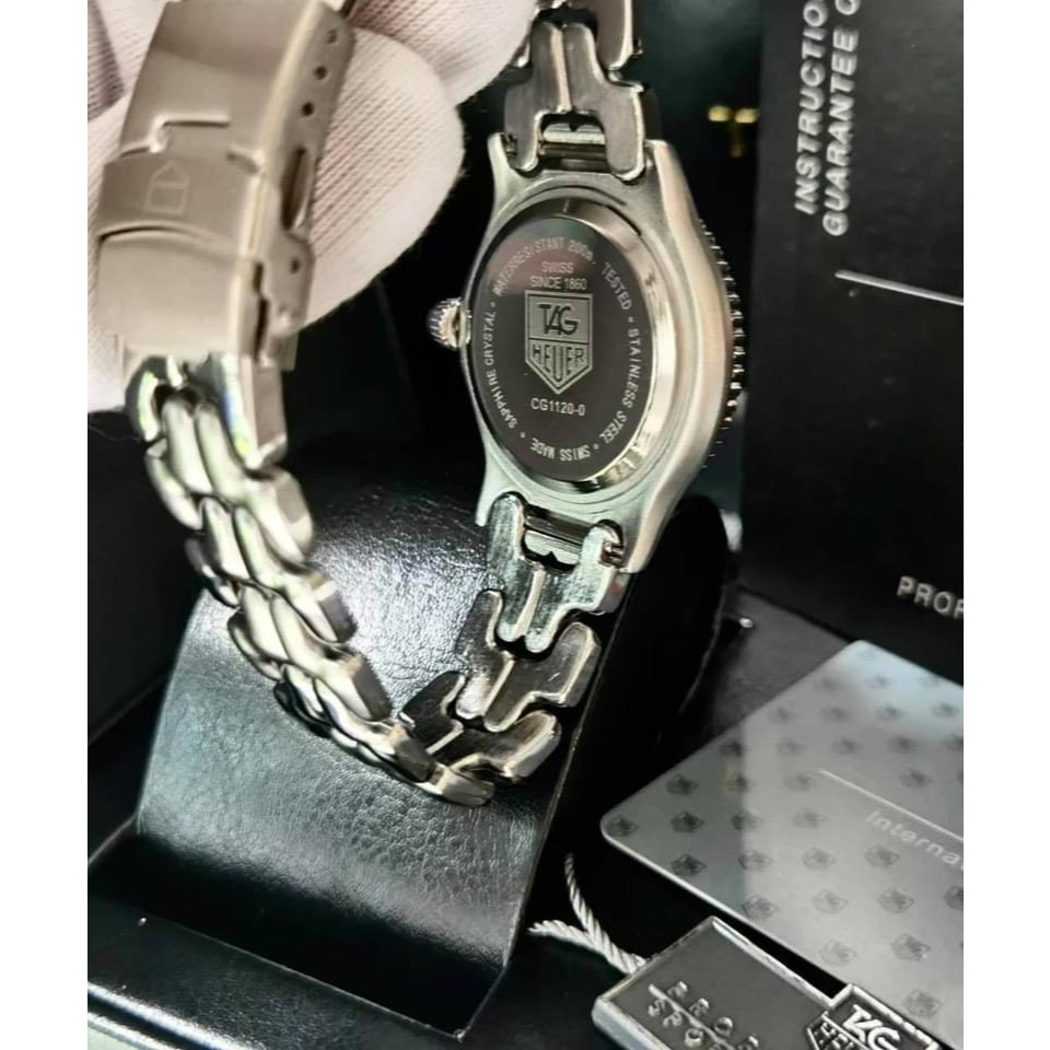 ของเข้าแล้วนะคะ แทคก้างปลา งานพรีเมียม มีวันที่ งานสวย งานเหมือน 1:1 พร้อมกล่องเซ็ตหนังกระเป๋าซิป ตามรูปหน้าปก