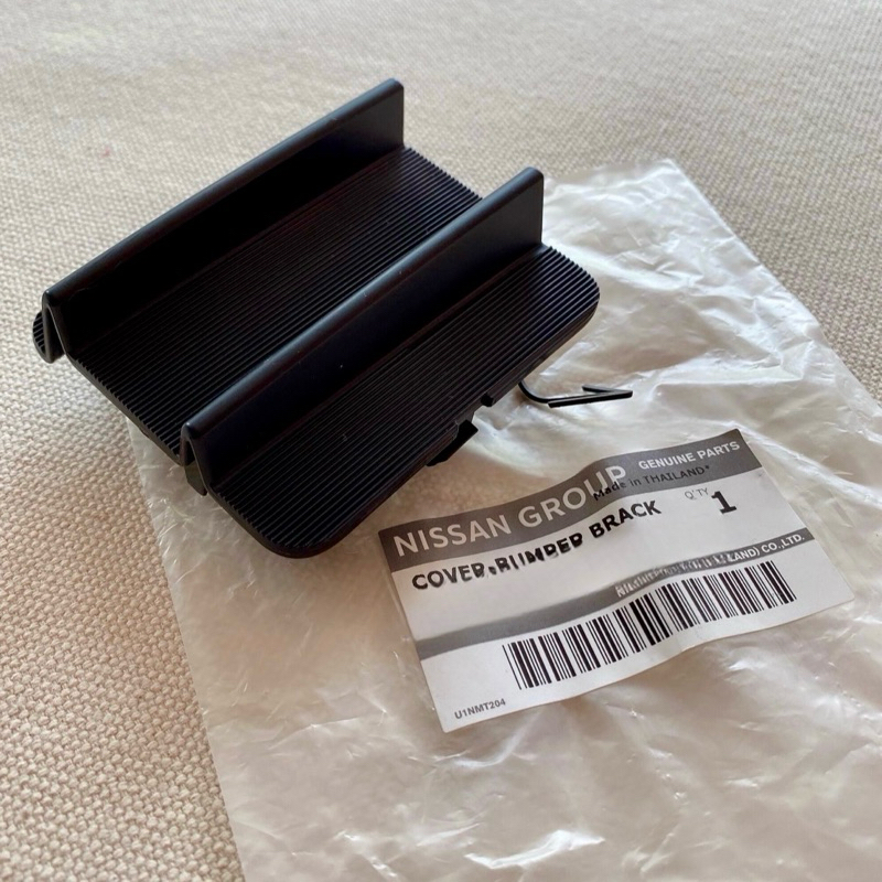 อะไหล่แท้ศูนย์ ฝาปิดรูลากรถ แผ่นปิดรูกันชน MARCH K13 2010-2013 (YN-622A0-1HH0H)