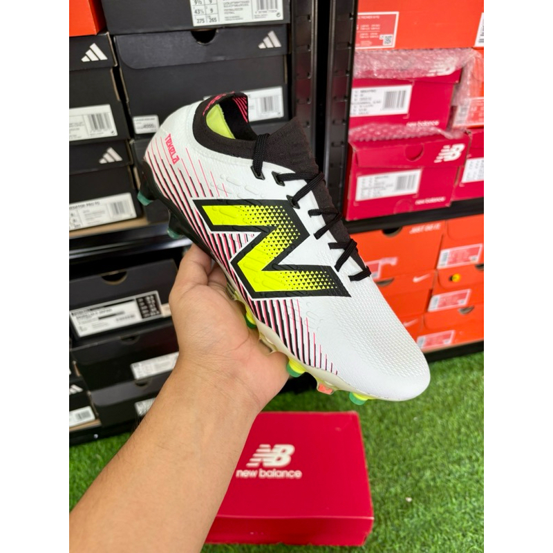 New Balance Tekela Pro Low Laced FG V4+ มือสองสภาพนางฟ้า Size 42.5/270