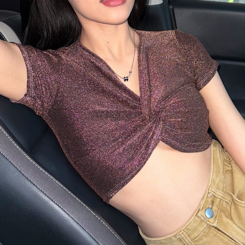 เสื้อครอป จีบหน้า แขนสั้น ผ้าสีแฟลช