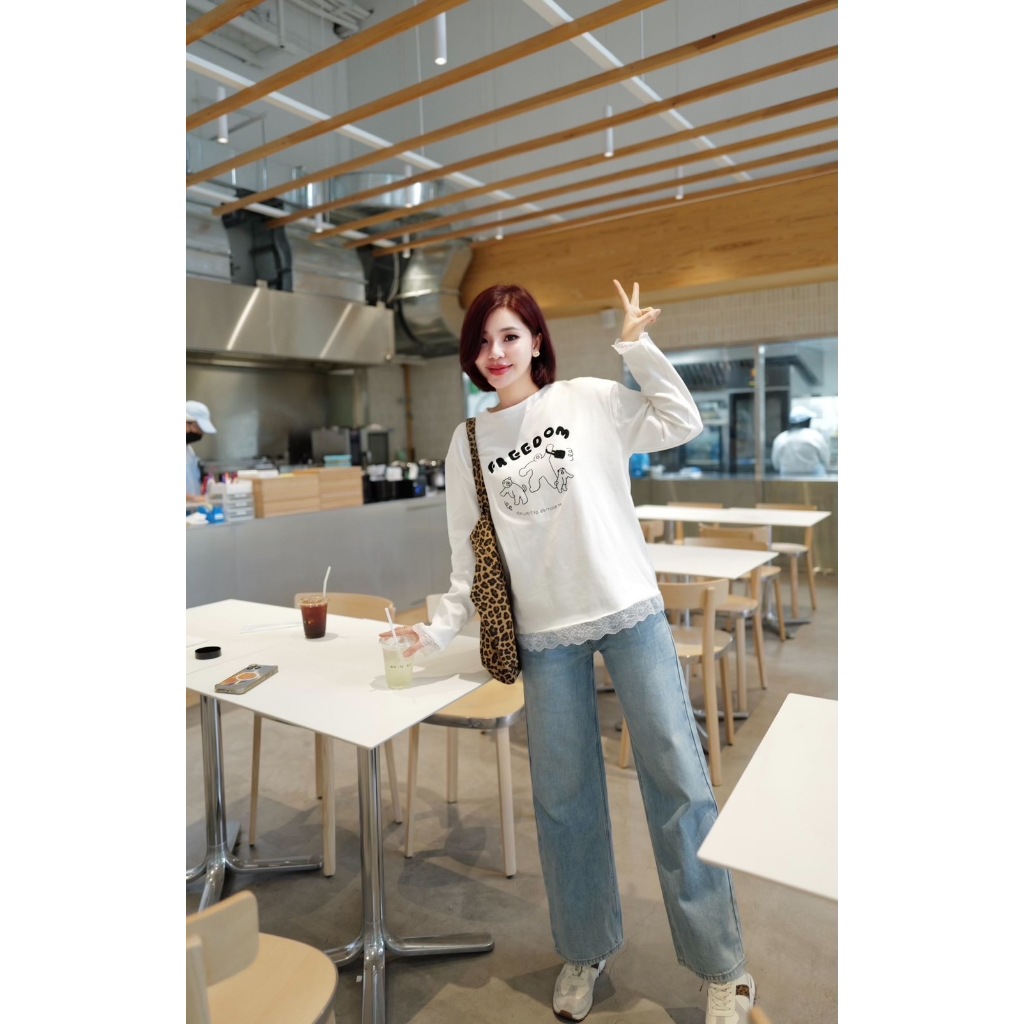 A484 YQ KOREAN STUDIO กก.ยีนส์ขากระบอกฟอกอ่อนจับจีบแฉก ป้ายหนัง YQ