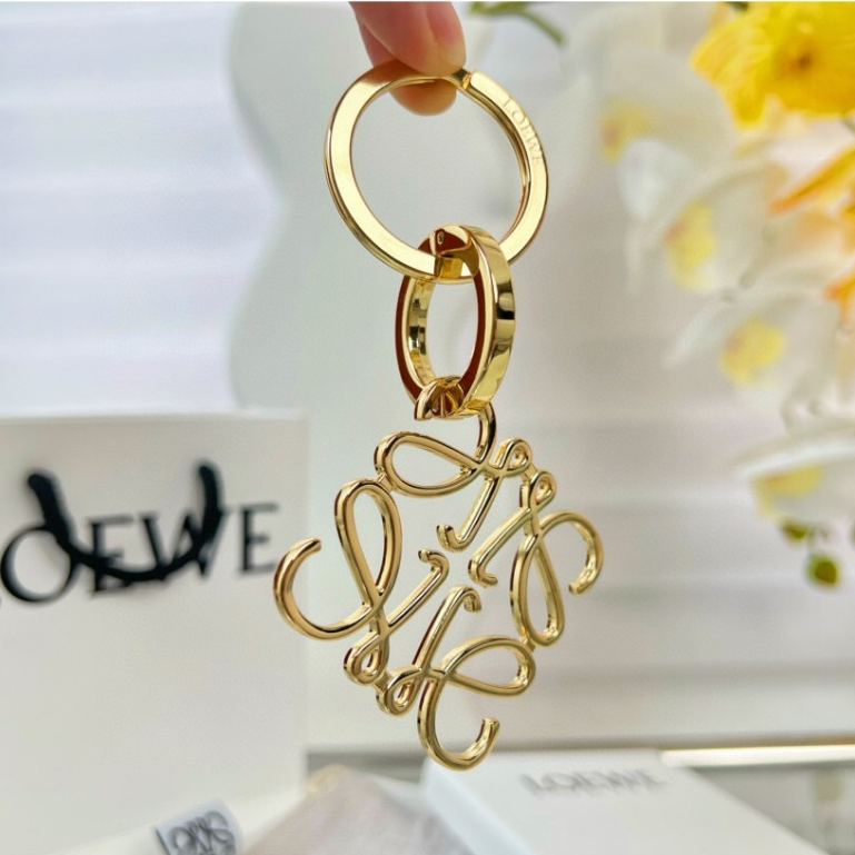 Pre order Loewe โลเอเว่ พวงกุญแจ Anagram Keychain Size8*5cm
