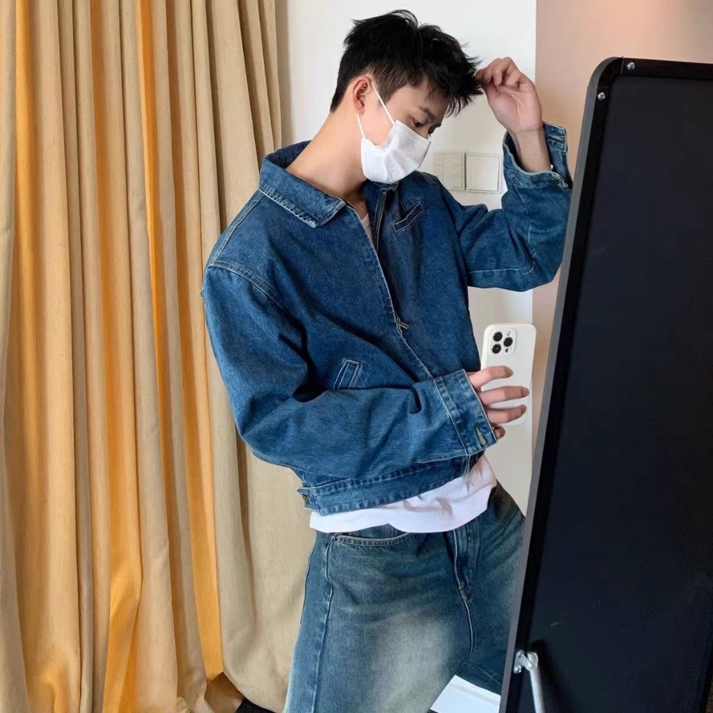 [พร้อมส่ง] เสื้อแจ็คเก็ตยีนส์ (Size M-2XL) เสื้อครอปแขนยาวแบบซิป มีรองบ่าสำหรับผู้ชาย (ARCHI Indigo Edge)