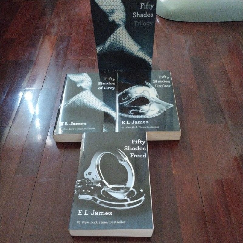 ชื่อหนังสือfifty shades freed 3 เล่มจบภาคภาษาอังกฤษ
