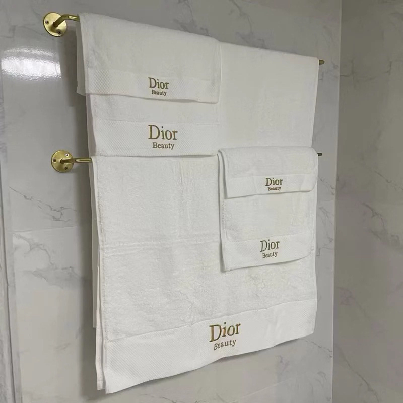 🔥VIP Gift เซ็ตผ้าเช็ดตัว CD 3 ผืน +ถุงกระดาษ,กล่องของแท้ สมนาคุณจากเคาท์เตอร์แบรนด์