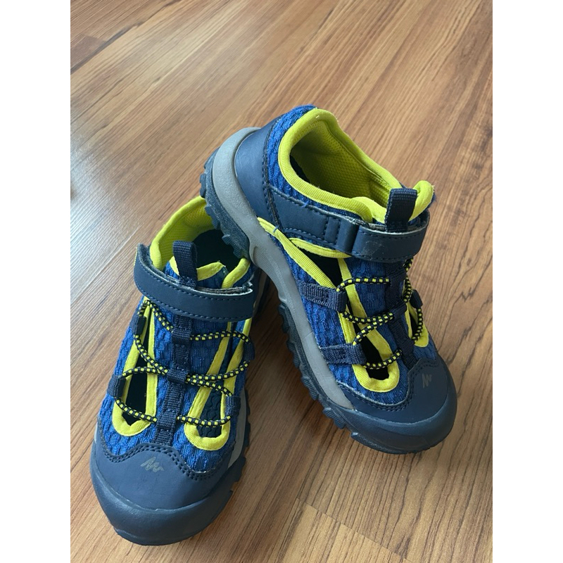 รองเท้าผ้าใบ quechua มือสอง