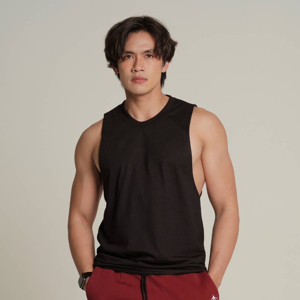 OLIVER MUSCLE เสื้อแขนเว้าผู้ชายสีดำ ใส่ออกกำลังกาย ผ้านุ่มระบายอากาศดี