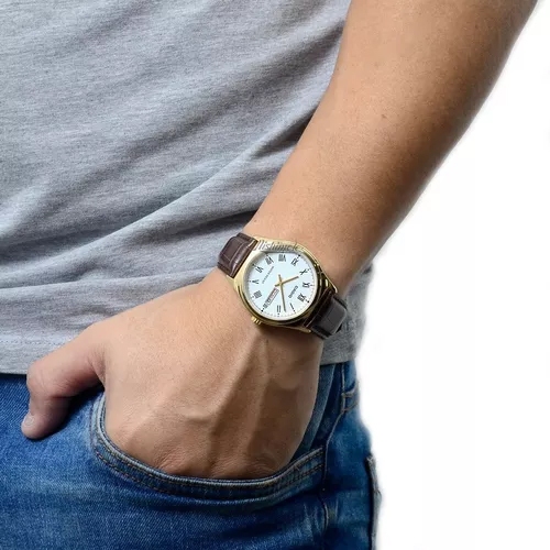 Casio Standard นาฬิกาข้อมือผู้ชาย สีน้ำตาล/หน้าขาว สายหนัง รุ่น MTP-V006GL-7BUDF,MTP-V006GL-7B,MTP-V006GL