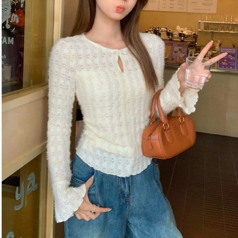PP0162 เสื้อแขนยาวแต่งชั้นคอติดโบว์ สีครีม
