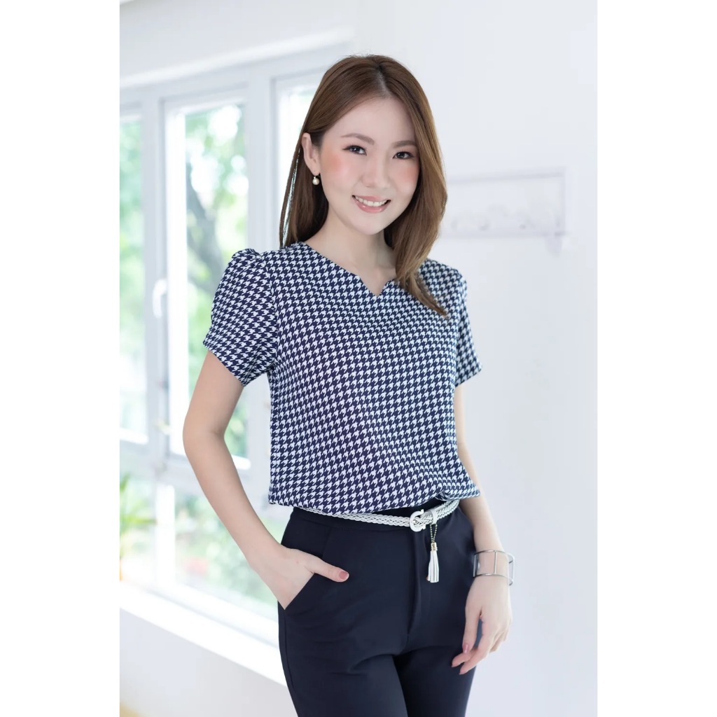 Narinari : MT0206 Folded Sleeve Blouse เสื้อทำงานผ้าโฟร์เวย์ แขนจับจีบ
