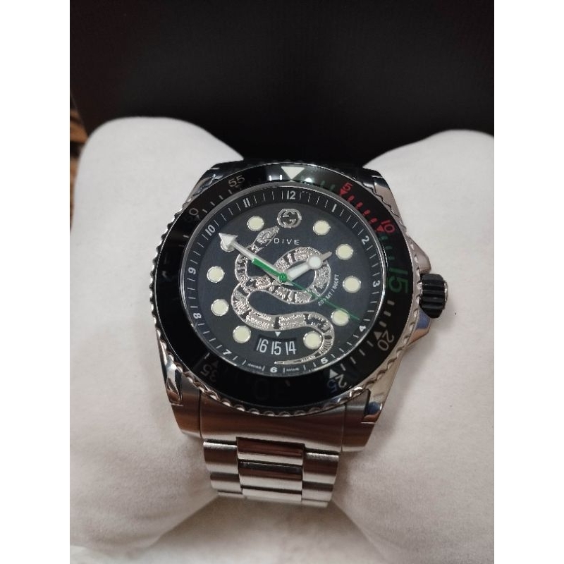 Gucci Dive Snake Black dial - YA136.218 ** Used like New 98% **
