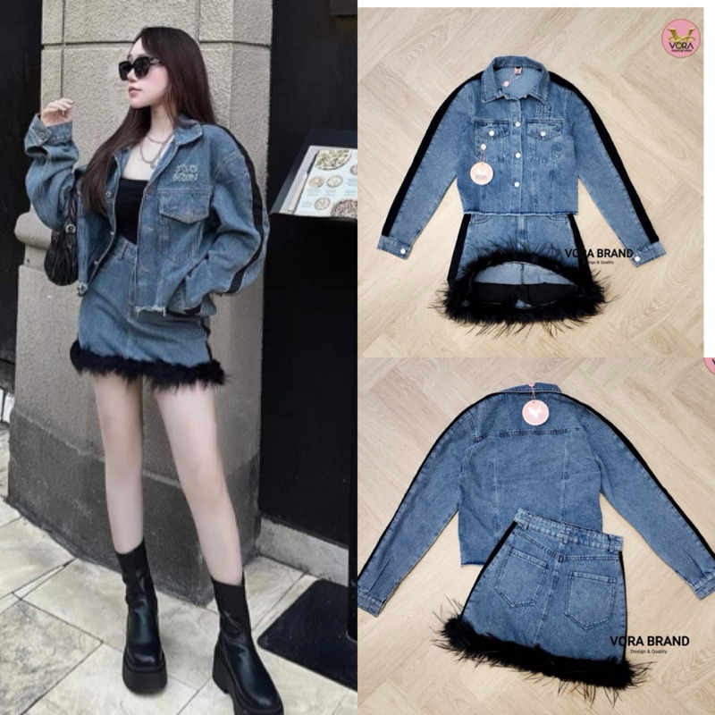 เสื้อแจ็คเก็ต​ยีนส์ แขนยาว ปักลายช่วงอก แต่งกระเป๋าด้านหน้า แต่งแถบสีดำช่วงไหล่ตัดกัน แมทช์กับกระโปรงสั้น แต่งแถบสีดำ