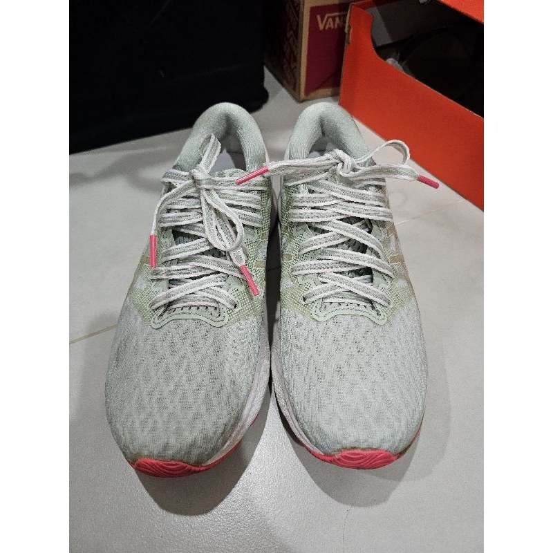 รองเท้าวิ่ง Asics gel มือสอง