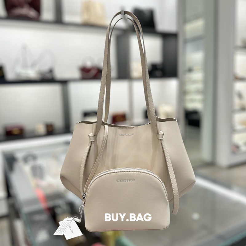 CHARLES & KEITH ( ใช้ส่วนลด30% ) CK2-30671662 กระเป๋าสะพาย
