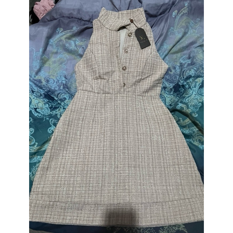 vellis closet size M มือ1 ป้ายยังอยู่ ไม่เคยใส่นะคะ ส่งต่อเพราะอยากได้คอลใหม่ค่า ทักขอดูภาพเพิ่มเติม