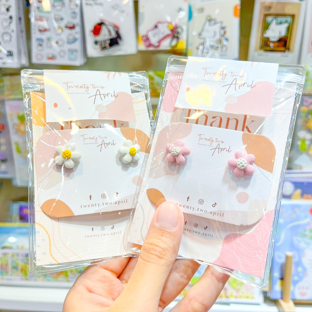 Blooming Flower Earring 🌼ต่างหูดินปั้น ลาย น้องดอกไม้หลากสีกำลังเบ่งบานสุดตะมุตะมิ ต่างหูน่ารัก ๆ [T