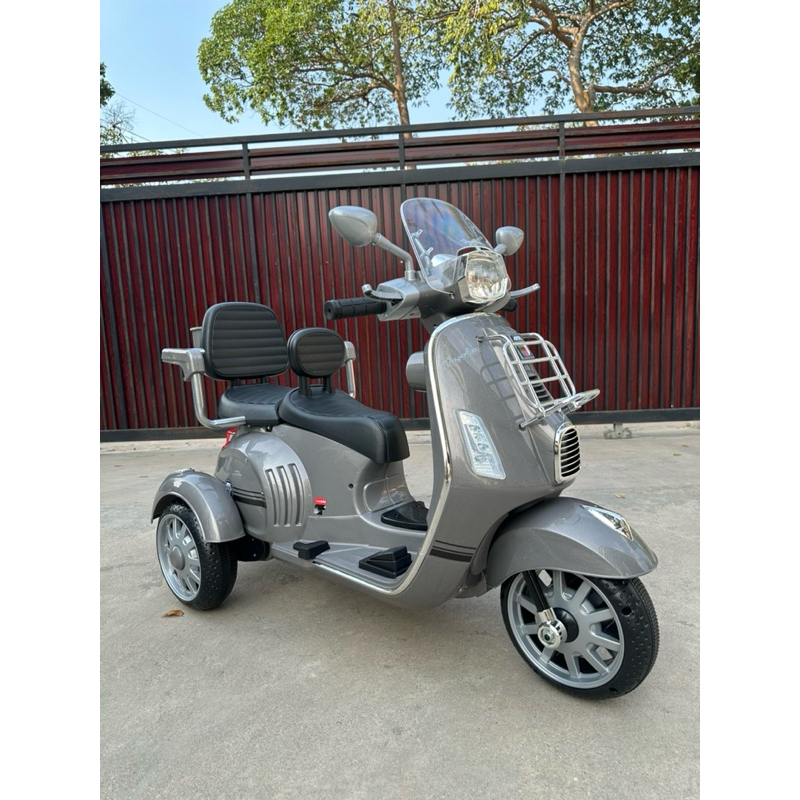 รถแบตเตอรี่เด็กนั่ง คันใหญ่ รถไฟฟ้าเด็ก รถเด็กนั่ง ทรงเวสป้ามีเบาะซ้อน 2มอเตอร์แรงส์ no.4087