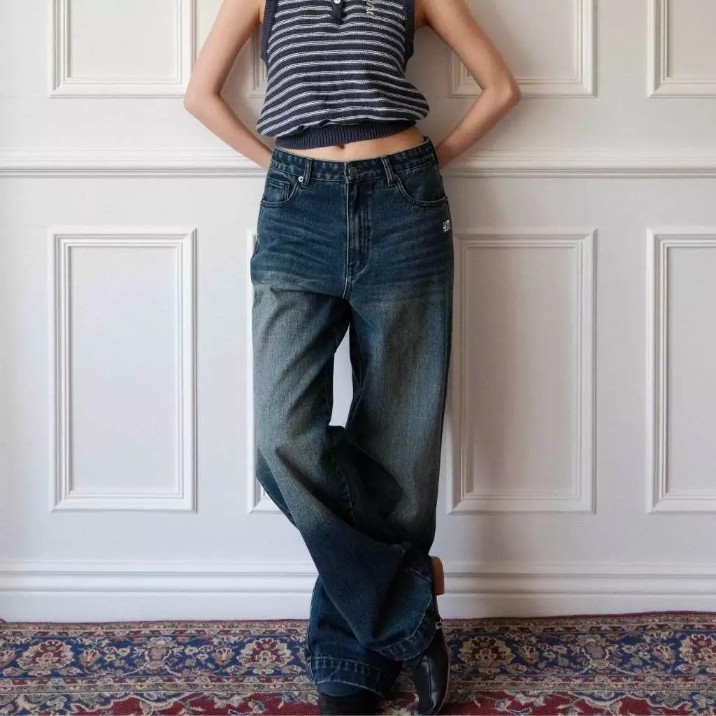 5pm.sun | the real jeans : กางเกงยีนส์ทรง loose fit พร้อมป้ายหนังเลข 5 signature :-)
