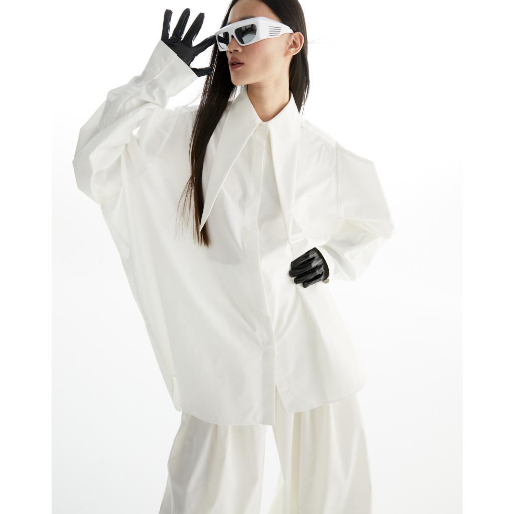 The SRT X14 (TBL245) Snowpiercer Oversized Shirt - เสื้อเชิ้ตโอเวอร์ไซส์แขนยาว ปกแหลม สีขาว — صورة 3