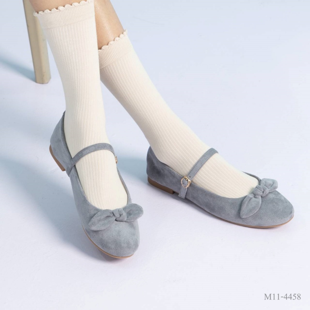 Mellowco รองเท้าบัลเล่ต์สไตล์ Mary Jane หนังกลับประดับโบว์ รุ่น Call Me Lily M11-4458