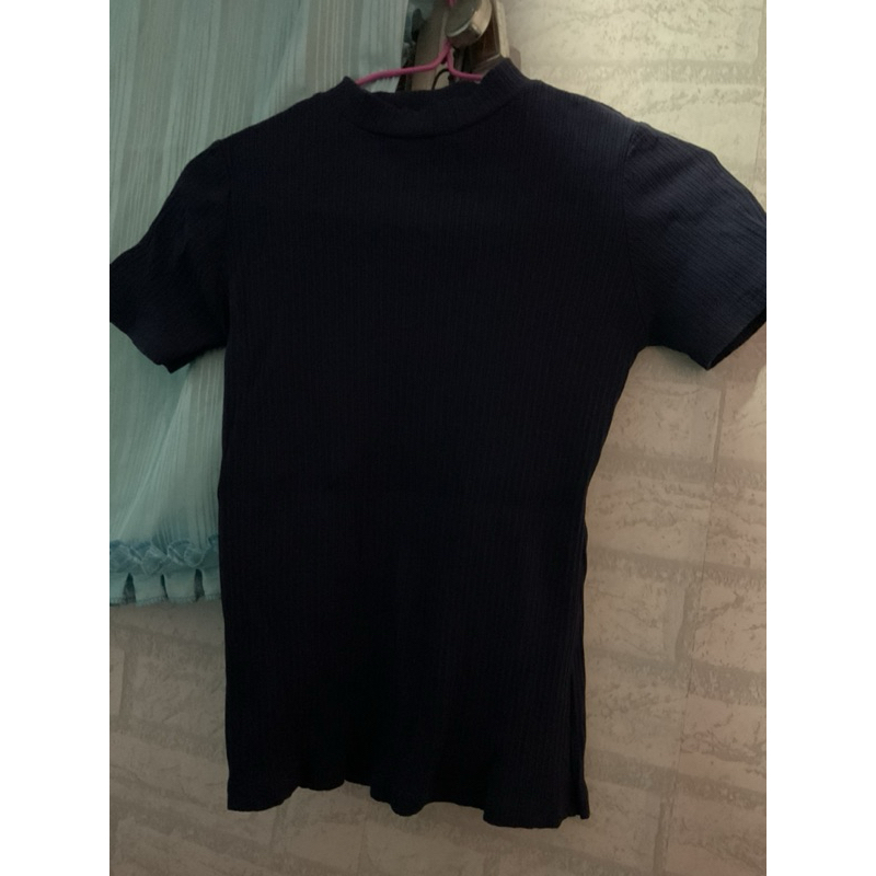 เสื้อแขนสั้น รัดรูป มือสอง MILINNA