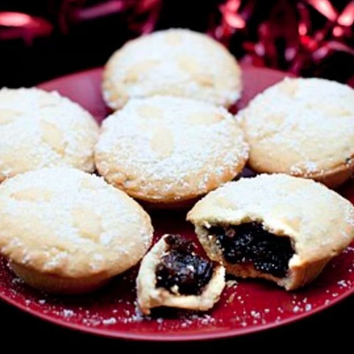 UK Mince Pie Pack of 2 ( Christmas Mince pies ) - โอมเมด มิ้นซ์พาย สไตล์อังกฤษ พายผลไม้สำหรับเทศกาล 