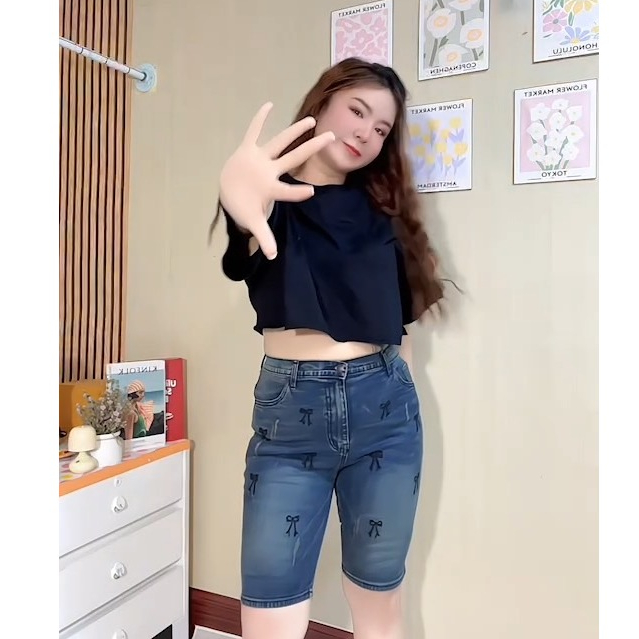 A 061 กางเกงยีนส์สามส่วนผ้ายืด สีสนิม ปักลายโบว์ด้านหน้า เย็บปลายขา
