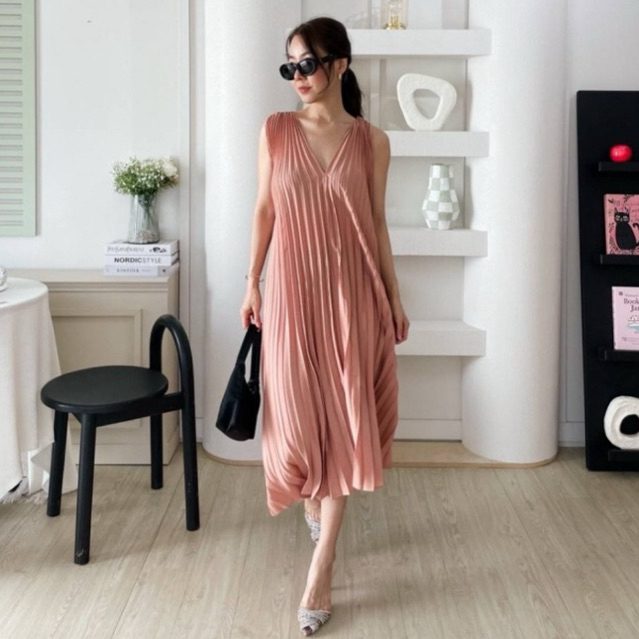 v pleat dress เดรสพลีทคอวี เดรสพลีส