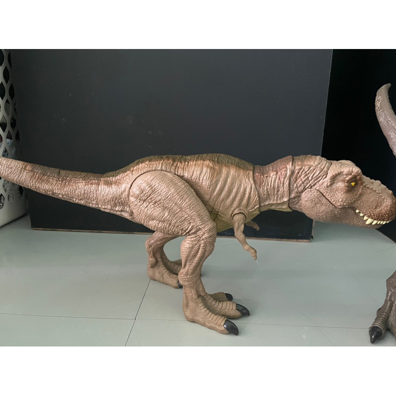 Jurassic World Camp T-rex Mattel Dinosaur action figure Tyranosaurus Rex