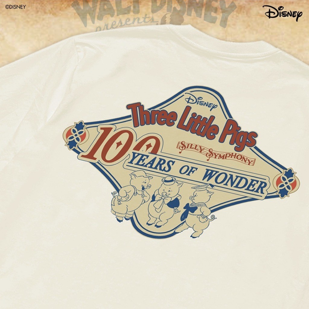 Power 7 Shop เสื้อยืดการ์ตูน "ลูกหมูสามตัว" (The Three Little Pigs) คอลเลคชั่น "Disney Classics" (TMX-149-สีครีม) — صورة 5