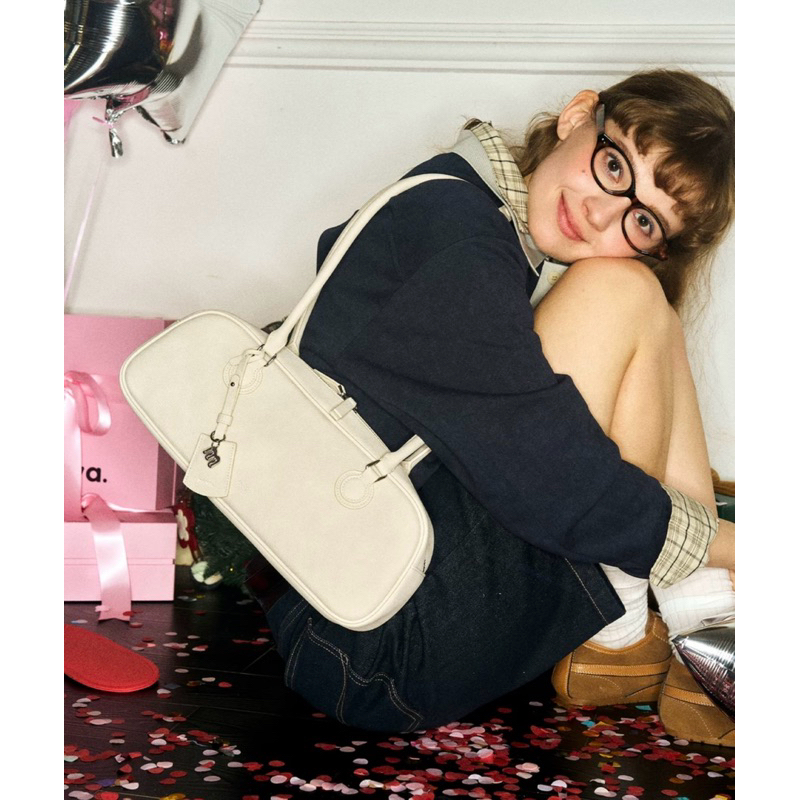 New❣️ Muva | muva sausage shoulder bag กระเป๋าสะพายไหล่หนังแท้