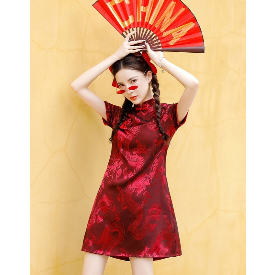 ชุดเดรสกี่เพ้าสีแดงผู้หญิง กระโปรงทรงเอ เหมาะกับเทศกาลตรุษจีน เทศกาลปีใหม่ รื่นเริง แฟชั่นทันสมัย Chinese Style