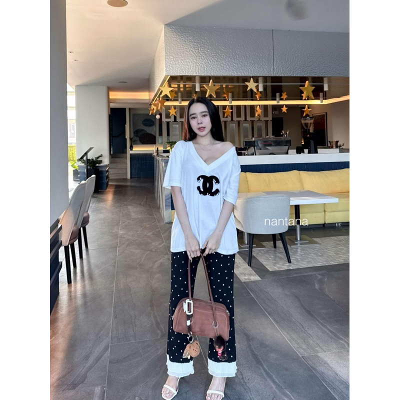 เสื้อโอเวอร์ไซส์ชาแนลใส่ชิลๆ แมทมาให้กับกางเกงขาม้า ชายระบายสุดน่ารัก