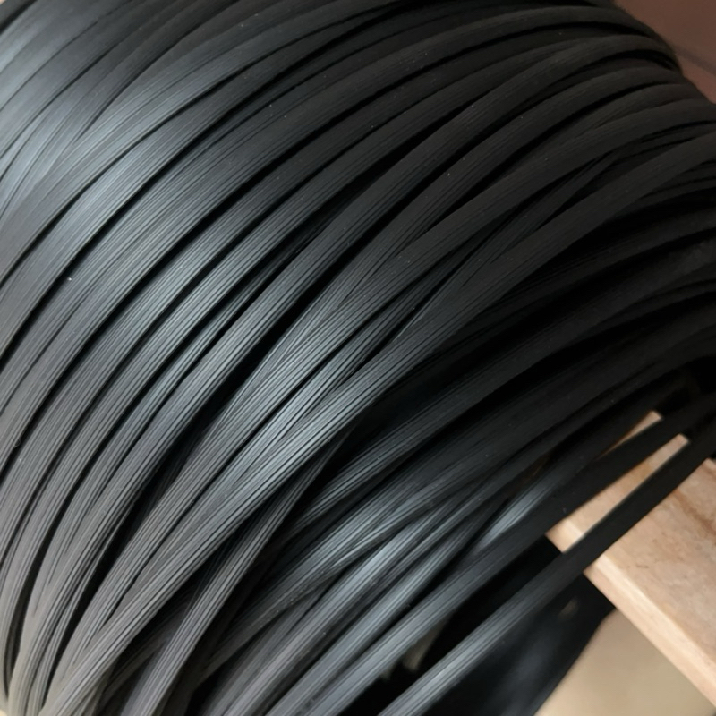 BS713 (สีดำ) เส้นหวายเทียม เส้นแบนนูน ผิวลายเส้น ขนาด 7 มม.