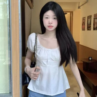 เสื้อยืดแขนสั้นสีขาว ดีไซน์มินิมอล เหมาะกับทุกโอกาส