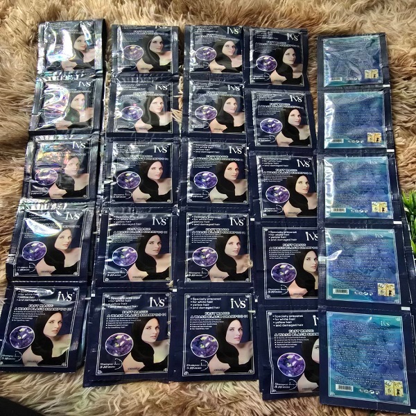 ivsแชมพูสมุนไพรแบบซอง สูตรอันชัญ สีดำ 50ซอง ใช้ง่ายไม่ฉุนไม่แสบหนังหัว