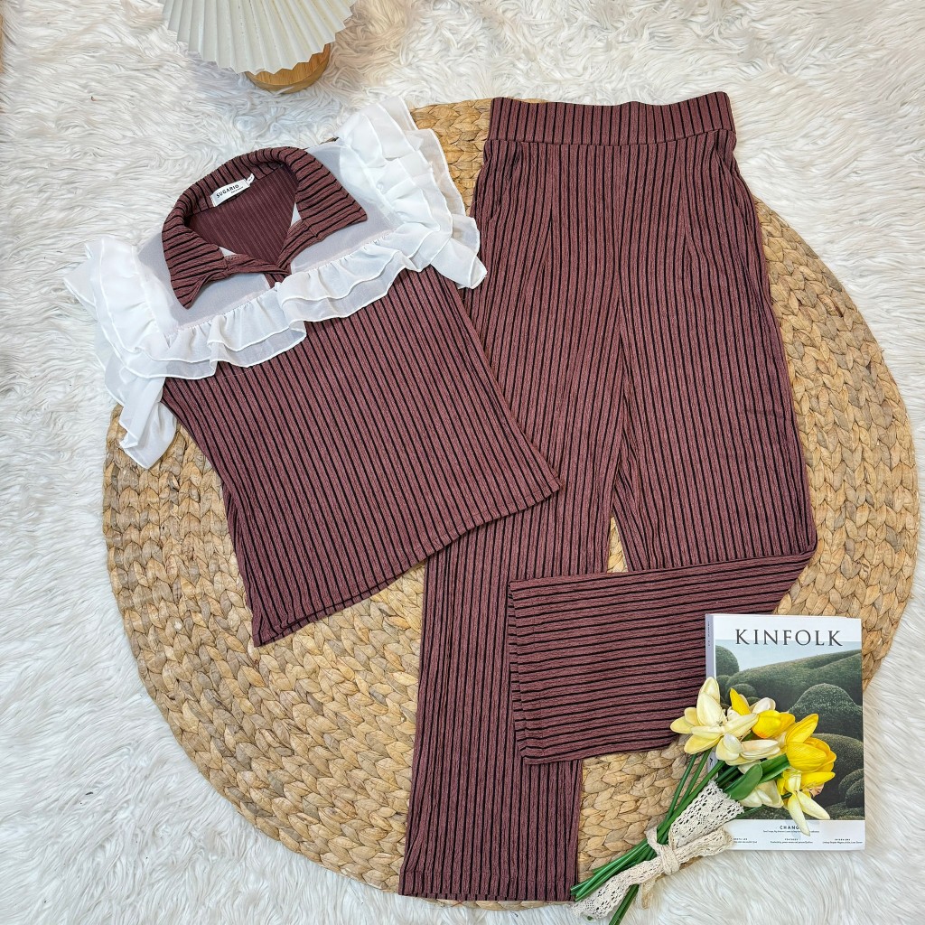 สินค้าพร้อมส่ง ชุดเซตยาวผ้าเปลือกไม้ลายริ้ว เสื้อคอปกแขนระบายผ้าซีฟองแต่งระบาย+กางเกงเอวเรียบมีกระเป๋า A5742