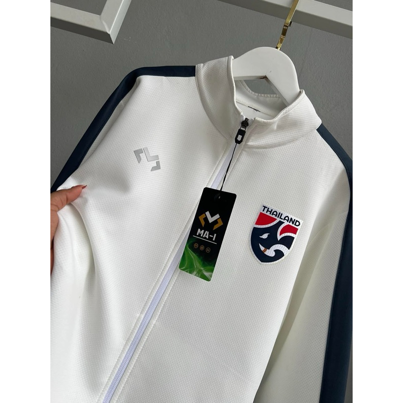 เสื้อแจ็คเก็ตสปอร์ตMa-i MJ-221มีแถบที่แขน เนื้อผ้าพรีเมี่ยมเย็นใส่สบาย ราคา ถูกที่สุด ดีลบีเคเค