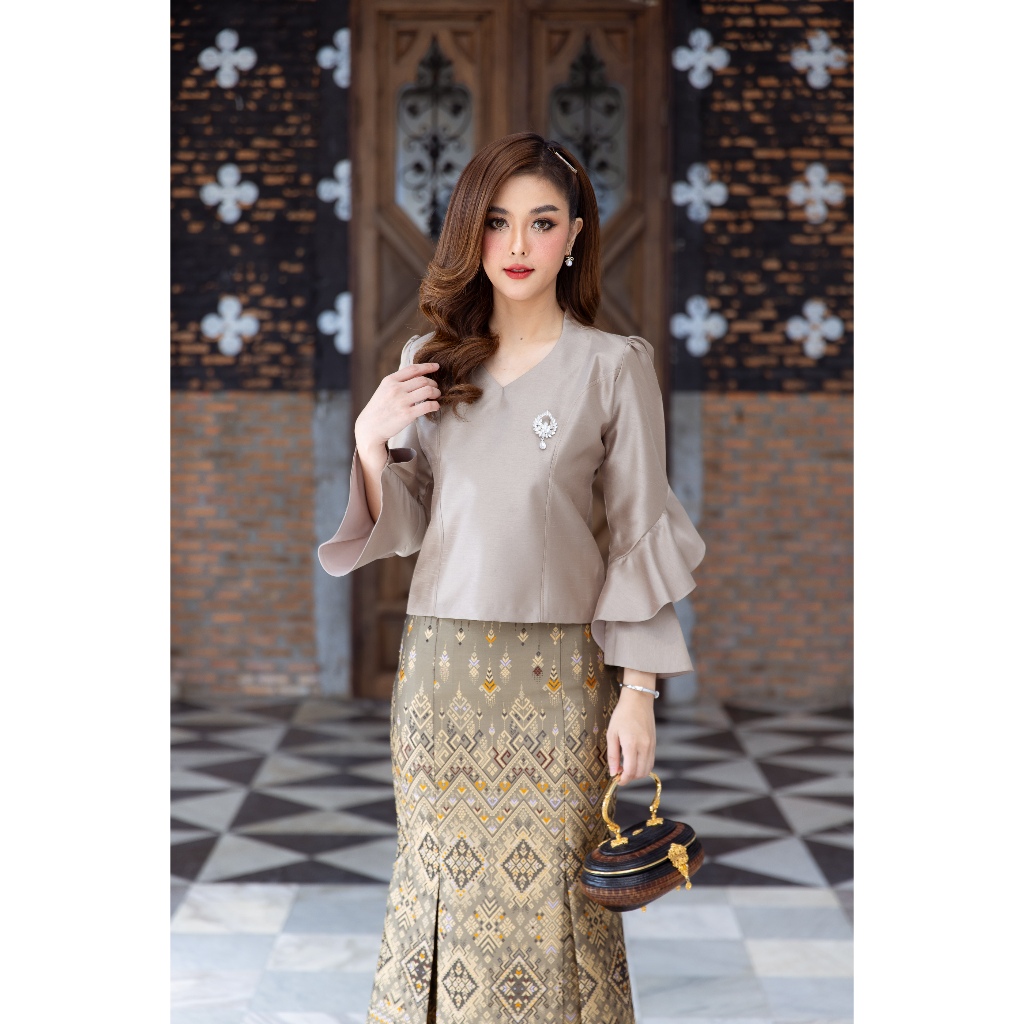 CHANIDA เสื้อผ้าไหม 4 เส้น ทรงคอวีหยดน้ำ แขนหางปลา (รหัส 202) *ราคาเฉพาะเสื้อ* - รูปที่ 4