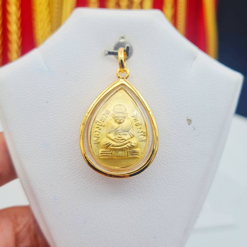 จี้พระประจำวันเกิดหยดน้ำล้อมเพชรCzหลังเป็นหลวงปู่ทวด องค์ใหญใส่กับ1-2บ  สวยๆ จี้หุ้มเศษทองหุ้ม96.5 กรอบพรีเมี่ยม สวยมากๆ - รูปที่ 4