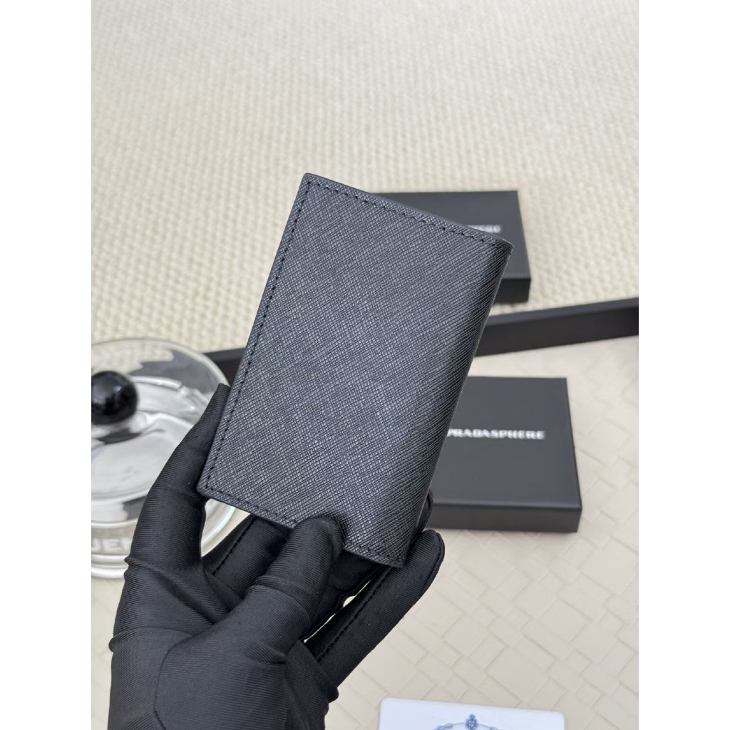 พร้อมส่ง (1:1 Hi end grade) กระเป๋าตังค์+บัตรแบบพับ 2 ตอน Bi-Fold Saffiano Card Wallet