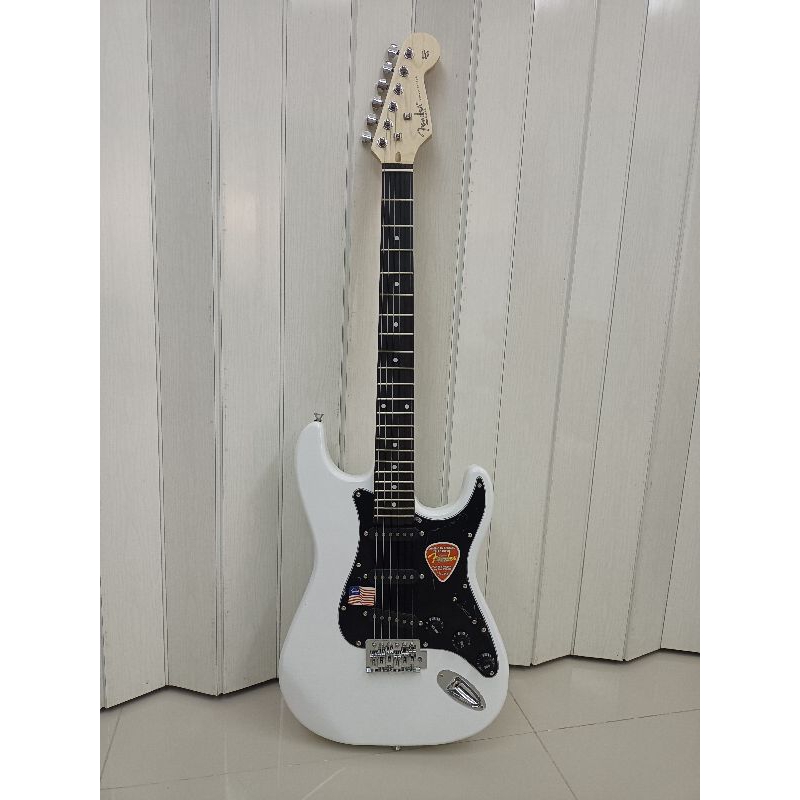 กีต้าร์ไฟฟ้า Fender Stratocaster white