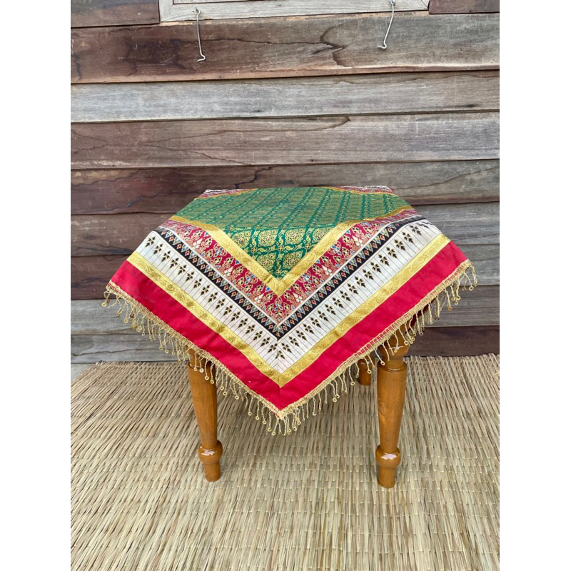ผ้าคลุมโต๊ะเคียง ผ้าปูโต๊ะเคียงผ้าลายไทย สวยงาม ขนาด 85 × 85 ซม ราคา / ชิ้น