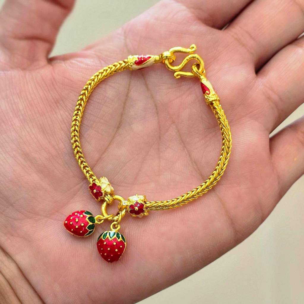 ข้อมือ สี่เสา ลงยา จี้หัวใจสตรอว์เบอรี่ น้ำหนัก 1บาท