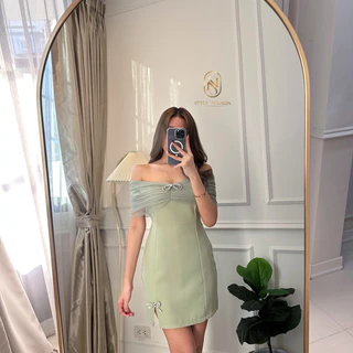 Nida dress เดรสปาดไหล่ซีทรู แต่งเข็มกัดโบว์วิ้งๆ