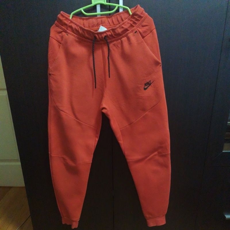 กางเกง Jogger Nike tech fleece แท้ สีแดง สภาพดี