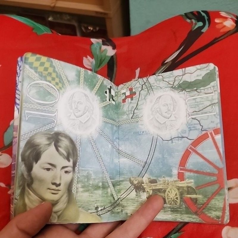 อังกฤษ สมุด passport สมุดเดินทาง Visa ขนาดเท่าของจริง ปริ๊นท์ลายเกือบเหมือนจริง กระดาษมี 14 แผ่น ด้านหน้าปั๊ม