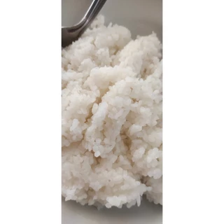 ปลายข้าวหอม 900g. ข้าวนุ่ม (ใช้เลี้ยงสัตว์หรือหุงกินได้) ข้าวปลาย ปลายข้าวขาว อาหารเลี้ยงไก่ ข้าวเลี้ยงนก ผสมอาหารสัตว์