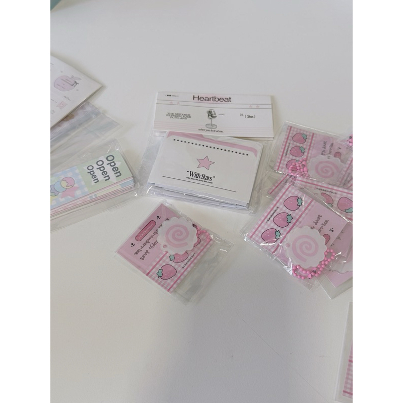 carryme พร้อมส่ง พวงกุญแจ อคริลิค อะคริลิค ห้อยกระเป๋าลายหมี ลายกระต่ายcarry me! โปรแถมซิลิโคนสุ่มสี